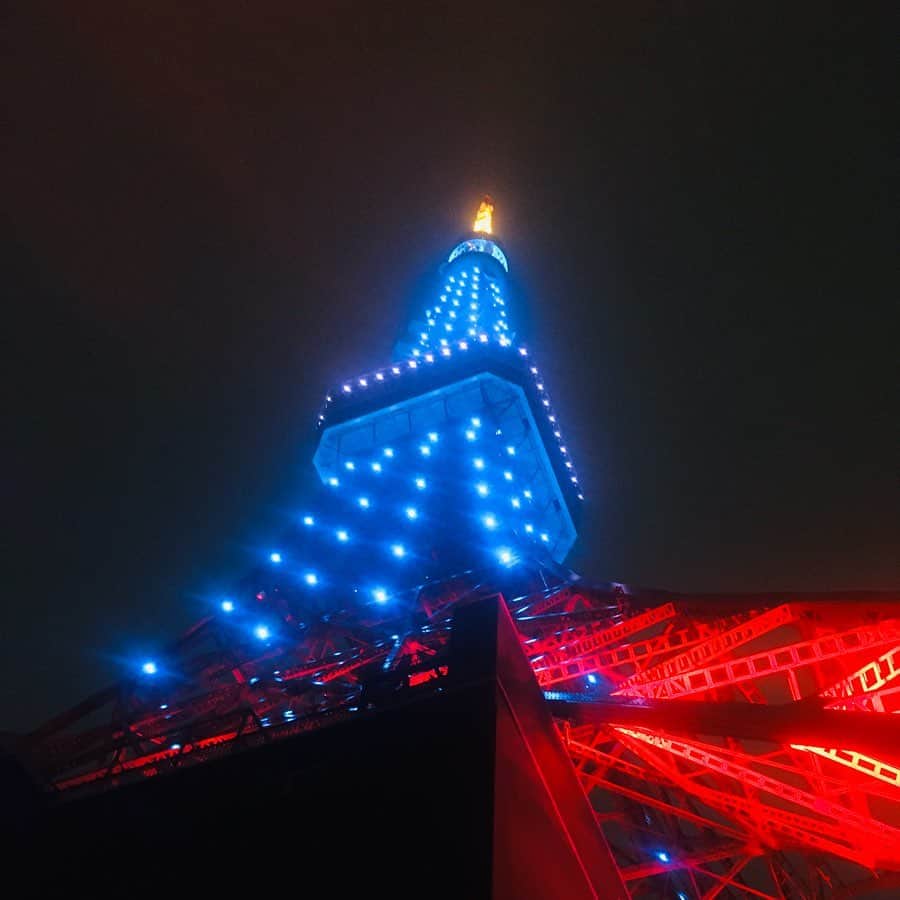 東京タワーさんのインスタグラム写真 - (東京タワーInstagram)「本日1日限定ですが、医療関係者応援の意味を込めて、ライトアップをブルーに点灯しています。19時〜24時です。それぞれの場所から見つめて下さい。タワー🗼が見えない方は、この写真をおうちで見て下さいね。 #家からエール #ありがとう #医療関係者応援」4月16日 19時32分 - tokyotower_official