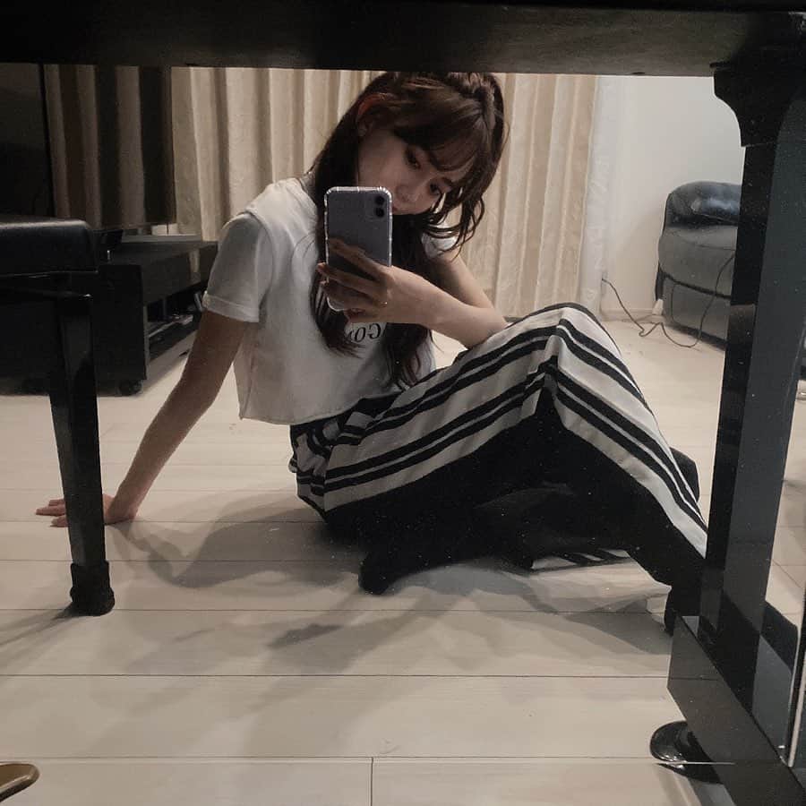 野島樺乃のインスタグラム：「こーいう服もどうでしょう👽‼︎ 私はすごく好きですネ」