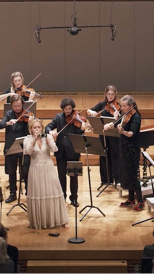 ティーネ・ティング・ヘルセットのインスタグラム：「Looking back at my tour with @detnorskekammerorkester last autumn. I absolutely love working with them - it's always inspiring and fun! This is a clip from our concert at Univerisitets Aula in Oslo and we're playing one of the most beautiful songs I know: The Last Spring by Edvard Grieg. I hope you like it :) #arvidengegård #edvardgrieg #våren #thelastspring (arrangement by Jarle Storløkken)」
