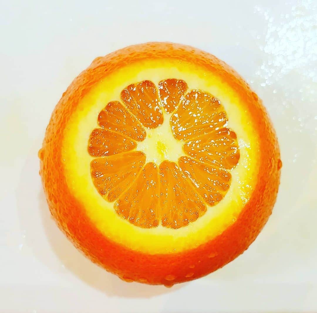 Shihoさんのインスタグラム写真 - (ShihoInstagram)「甘くてみずみずしいオレンジ。 オレンジ大好物です🍊  #orange #fruit #オレンジ #フルーツ #dessert」4月16日 19時40分 - fried_pride_shiho