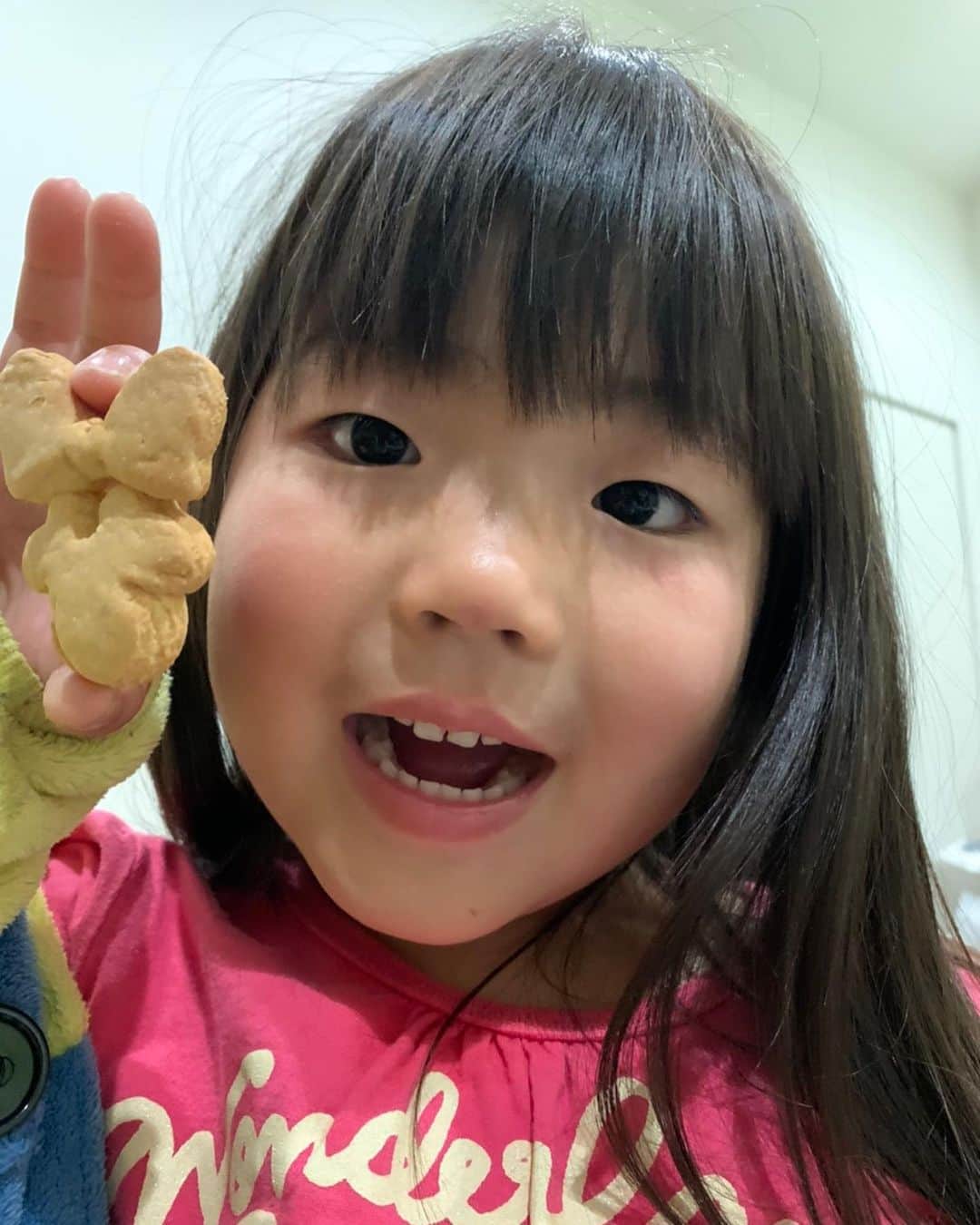 鈴木福さんのインスタグラム写真 - (鈴木福Instagram)「誉ちゃんの手作りクッキー！ ミッキーの型にリボンの型をつけてミニーちゃん！  うまくできてる！！ #お菓子作り#クッキー#手作り#ミニー#おうち時間」4月16日 19時41分 - s_fuku_te