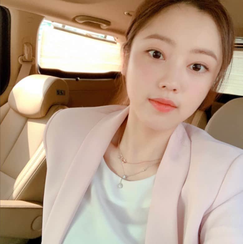 チェ・リのインスタグラム：「내일 금요일이다 ! 🥰」