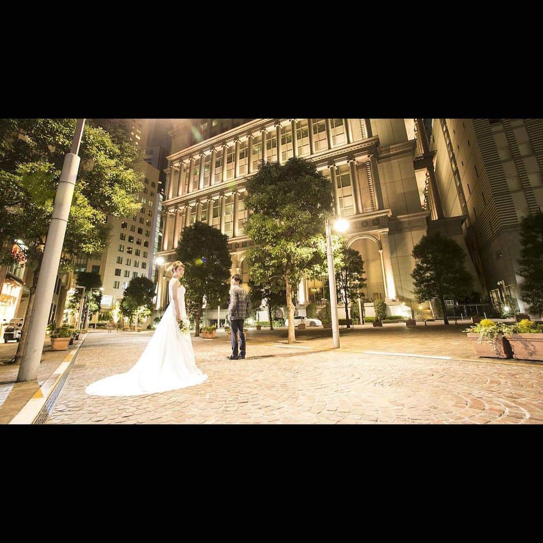 スタジオアクア浅草店さんのインスタグラム写真 - (スタジオアクア浅草店Instagram)「東京の前撮りで人気な夜景前撮り✨﻿ ﻿ 昼間では撮れない、ロマンティックな写真が残せるのが魅力😊﻿ ぜひアルバム、フォトボードで大きく残して頂きたいです！﻿ ﻿ 昼撮影とのセットがオススメ！！！﻿ ﻿ ﻿ All photos by @studioaqua_kaito﻿ ﻿ 【お知らせ】﻿ 新型コロナウィルス感染拡大の状況と緊急事態宣言の発令をふまえ、2020年4月8日〜2020年5月6日まで臨時休業とさせていただくことといたしました。ご利用をご予定、ご検討頂いている皆様にはご迷惑をおかけいたしますが、何卒ご理解を賜りますようお願い申し上げます。 ﻿ ﻿ ﻿ ﻿ ﻿ .﻿ .﻿ #wedding#bridal﻿ #weddingphoto﻿ #bridalfair﻿ #ウェディング﻿ #ブライダル﻿ #ブライダルフェア﻿ #ウェディングフォト﻿ #試着体験﻿ #結婚式#結婚写真﻿ #前撮り#後撮り﻿ #撮る結婚式﻿ #スタジオ撮影﻿ #ロケーション撮影﻿ #結婚式準備﻿ #和装前撮り﻿ #2020春婚﻿ #プレ花嫁#卒花嫁﻿ #色打掛#白無垢﻿ #ウェディングドレス﻿ #カラードレス﻿ #ヘアメイク﻿ #日本中の花嫁さんと繋がりたい﻿ #日本中のプレ花嫁さんと繋がりたい」4月16日 20時26分 - studioaqua_asakusa