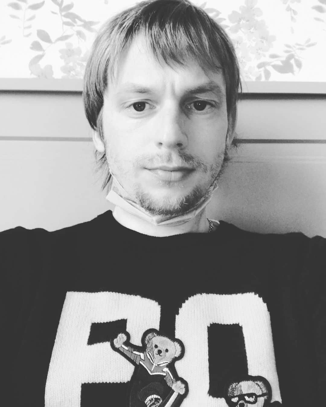 セルゲイ・ボロノフのインスタグラム：「Ну почти как где то в Провансе ,на кухне .....🤔」