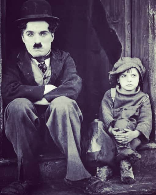 仔羊エルマーさんのインスタグラム写真 - (仔羊エルマーInstagram)「#happybirthday  #charliechaplin  #今日 #0416 は #一番大好きな #喜劇王 #チャップリン　の #誕生日　です なので #映画 #キッド　の #poster  を描いて　チャップリンの一番好きな #名言　も添えました  #仔羊エルマー #art #illustration #movie #film #アベノマスク #マスク二枚」4月16日 20時39分 - cohitsuji_elmer