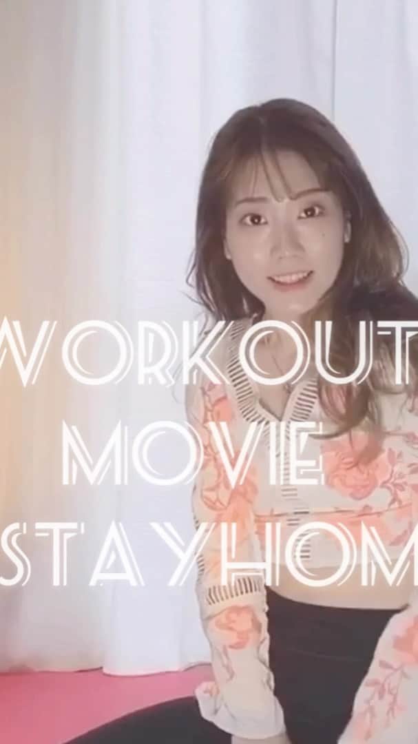 菜々香のインスタグラム：「Work out✨🧍🏼‍♀️ 肩甲骨まわりを柔らかくして 適度に腕を鍛えシャープにしていくトレーニングです🔥💪 このトレーニングは昔から結構やっていて、肩甲骨が柔らかくなる好きなトレーニングです🥰  START▶️ #stayhome#workout#trainingday#おうち時間#自宅トレーニング#うちで過ごそう#筋トレ動画#筋トレ女子#トレーニング動画#instananaka#nanaka#菜々香」