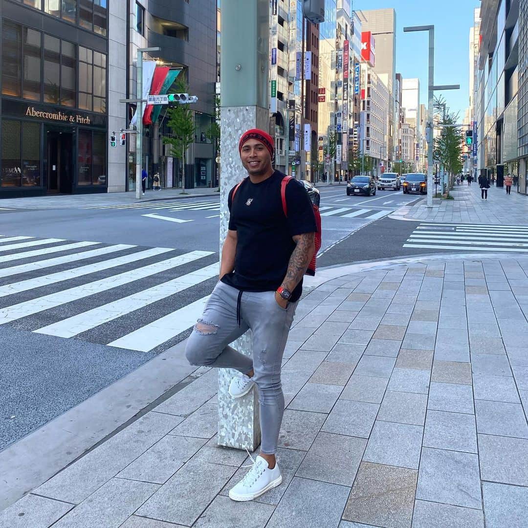 レオニス・マーティンのインスタグラム：「I just want to be back to the real Life!!!!!! 😷🤦🏽‍♂️🙏🏻」