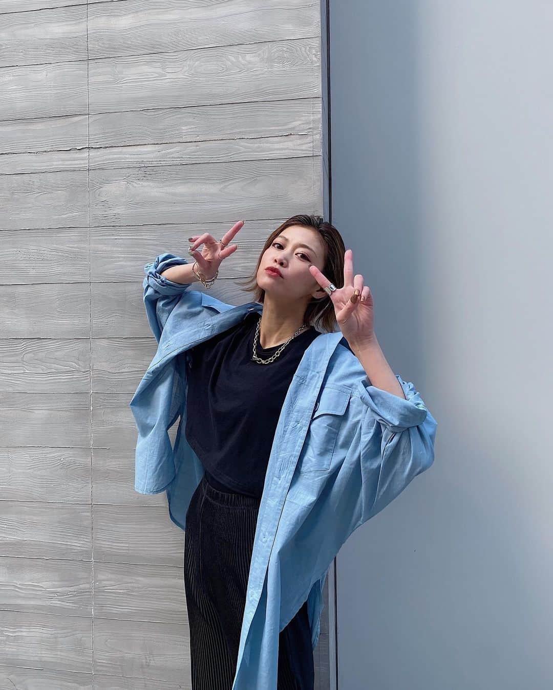 kazuki youdaのインスタグラム：「_  寒かったり、暖かったり最近 天気に振り回されているけど もうお洋服は春服準備万端です🧏🏻‍♀️♥️ .  パンツは #Runwaychannel で 30%OFFでお安くなってた🤭 ウエストゴムだしなに着よーって困ったら よく手出しがちならくちんパンツ🥰  _  @emoda_snap  @emoda_official  #EMODA」