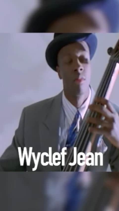 ワイクリフ・ジョンのインスタグラム：「Throwback Thursday fact check: My first music video, I was an extra for Eric B. and Rakim, barely 18 years old.  who can name every tune I play today?  #hiphopguitarist #wyclefjean #hiphoptrivia #namethattune #athomewithwyclef #tbt #dontsweatthetechnique」