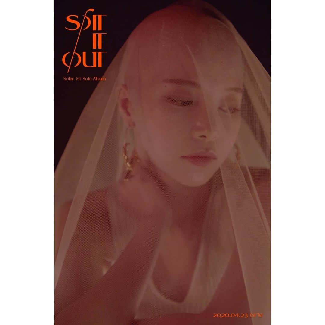 Mamamooさんのインスタグラム写真 - (MamamooInstagram)「. [#솔라] - 1st Solo Album <SPIT IT OUT> '뱉어' Image Teaser #4 - 🎼 2020.04.23 Thu 6PM(KST) - #SOLAR #SPIT_IT_OUT  #뱉어 #200417_12PM✌」4月16日 22時00分 - mamamoo_official