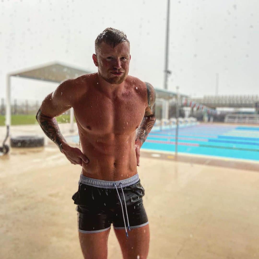アダム・ピーティのインスタグラム：「Not only missing the pool but missing the gym, the push harder environment. If you are struggling to stay on top of your fitness in this current climate have you looked at online stuff? It could be a great tool to have someone push you whilst on lockdown. @40rty.fit have some great free sessions to try and a free guest pass for their 2 way live stream. Go give them a follow!」