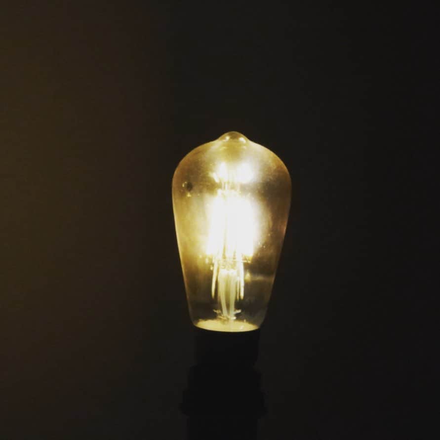 奇妙礼太郎さんのインスタグラム写真 - (奇妙礼太郎Instagram)「電球を見たまま撮るのむずかしいな」4月16日 22時06分 - reitaro_strange
