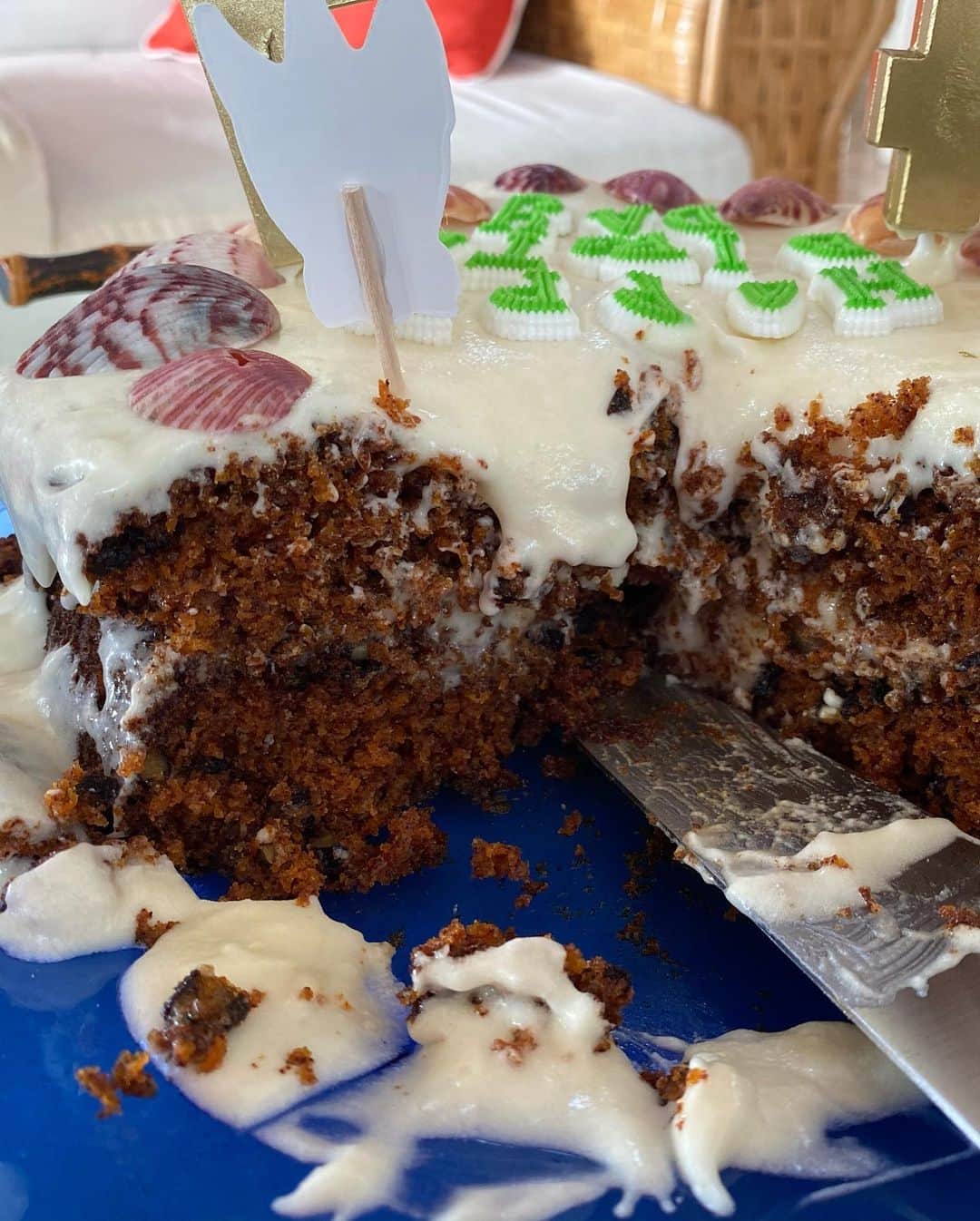 ルーク・エヴァンズさんのインスタグラム写真 - (ルーク・エヴァンズInstagram)「The best birthday cake ever, cooked from scratch by @rafaolarra #carrotcake」4月16日 22時20分 - thereallukeevans