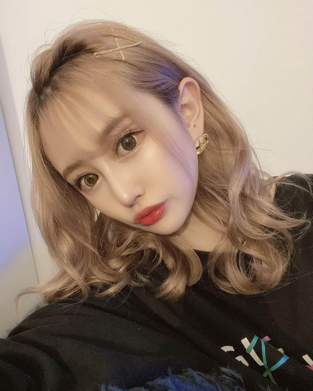 SHIHOさんのインスタグラム写真 - (SHIHOInstagram)「. . この前の🍊 ちょこっとヘアアレンジ😷💛🤍 . . 今日は朝早く起きて 作り置き大量生産して🥕笑 . 半身浴もしてスッキリ🤍🤍 . . . #ファッション #トレーナー #トレーナー女子 #カラコン #メイク #ダイエット #トレーニング #トレーニング女子 #楽痩せ #コーデ #ニーハイ #金髪 #整形 #ダイエットメニュー #ワンピース #ヘアアレンジ」4月16日 22時13分 - cham_pipi