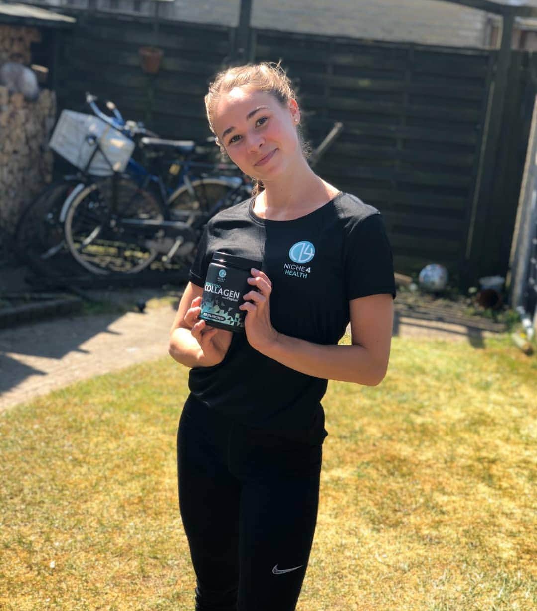 エイトォーラ・トールズドッティルのインスタグラム：「Sunny days at home with Niche4health🥰💙 #stayhome #togetherwearestronger #positivevibes」