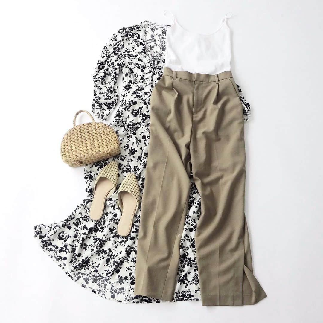 のインスタグラム：「@oggi_mag のウェブサイトにて #zara のワンピース着回しブログを紹介しています📝 ぜひ見てみてください〜〜☺️ . . #zaraコーデ #ザラコーデ #ザラ #着回しコーデ #flatlay #outfit #ファッションスナップ #プチプラコーデ #プチプラファッション #fmk_flatlay」