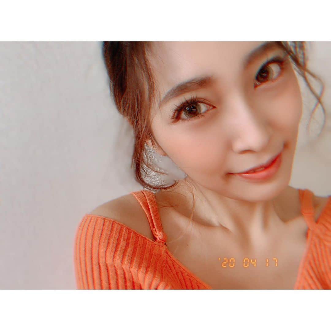 川村えなのインスタグラム：「花粉症？(認めたくない)で目がずっと痒くてまつエク無しの自まつげ生活からやっと痒みも落ち着いてきたので、  昨日まつエクつけました😏  やっぱり映えます🌸  ずっと家にいても化粧とヘアセットと着替えは鉄則🙌」