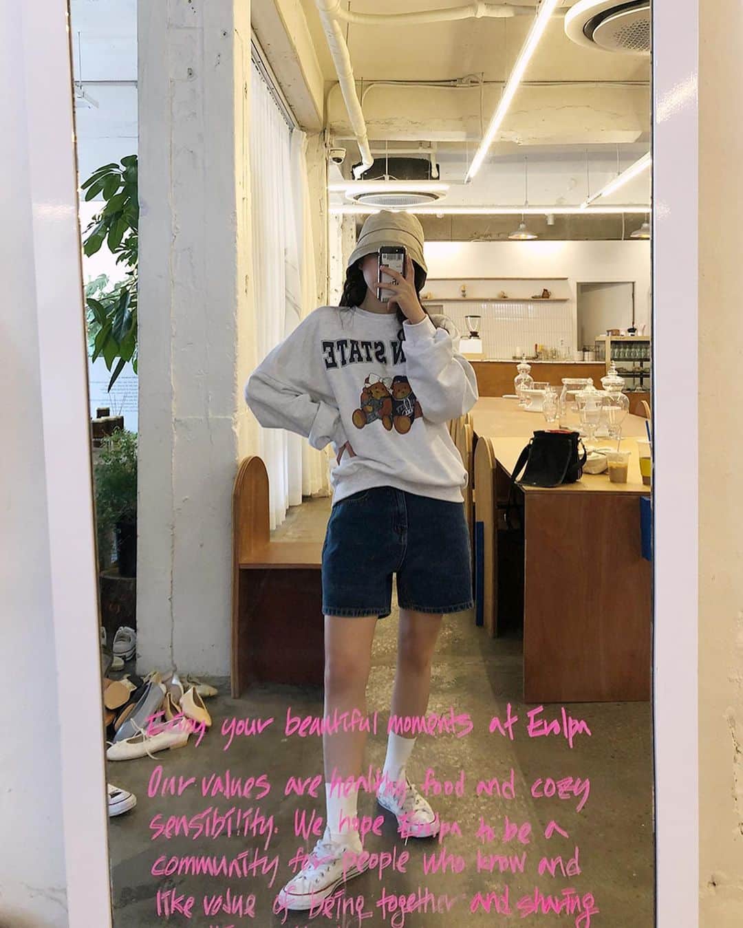 Chuuのインスタグラム：「오늘 비오니깐 우산 챙기세요!☔️」