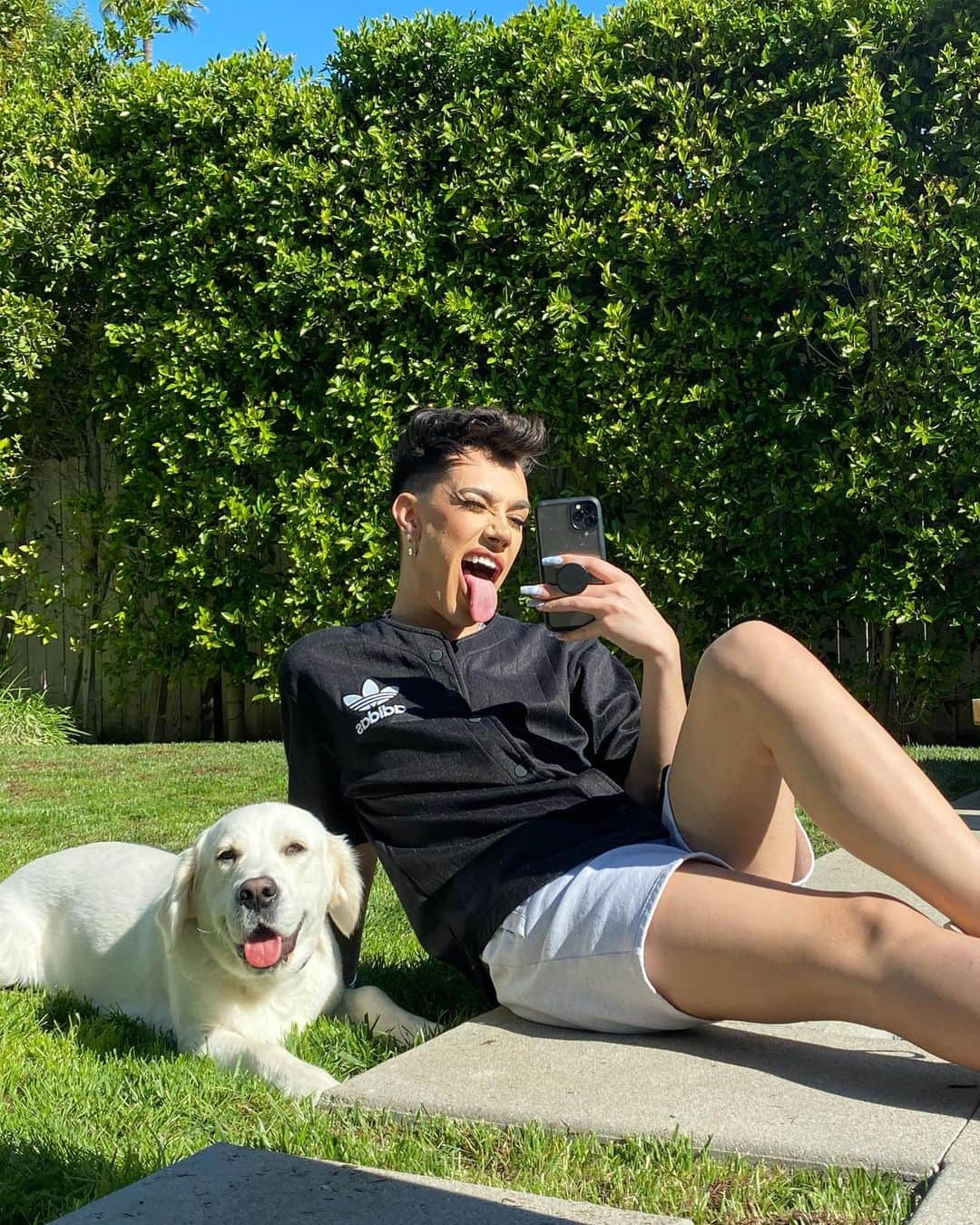 ジェームス・チャールズさんのインスタグラム写真 - (ジェームス・チャールズInstagram)「suns out tongues out」4月17日 9時31分 - jamescharles