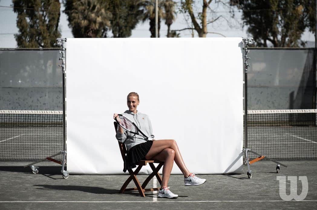 PetraKvitovaさんのインスタグラム写真 - (PetraKvitovaInstagram)「#TBT to fun times at the @wilsontennis shoot in Indian Wells. We had no idea at the time that it would be the last photo shoot for a while...how things have changed since then! Stay safe and keep smiling everyone 🤗」4月17日 0時41分 - petra.kvitova