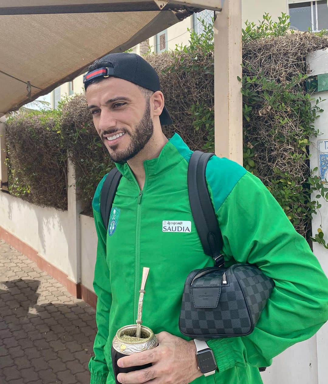 オマル・アッ＝ソーマのインスタグラム：「اشتقت للنادي ومشوار الروحة للنادي💚 #صورة_قديمة #كلنا_مسؤول」