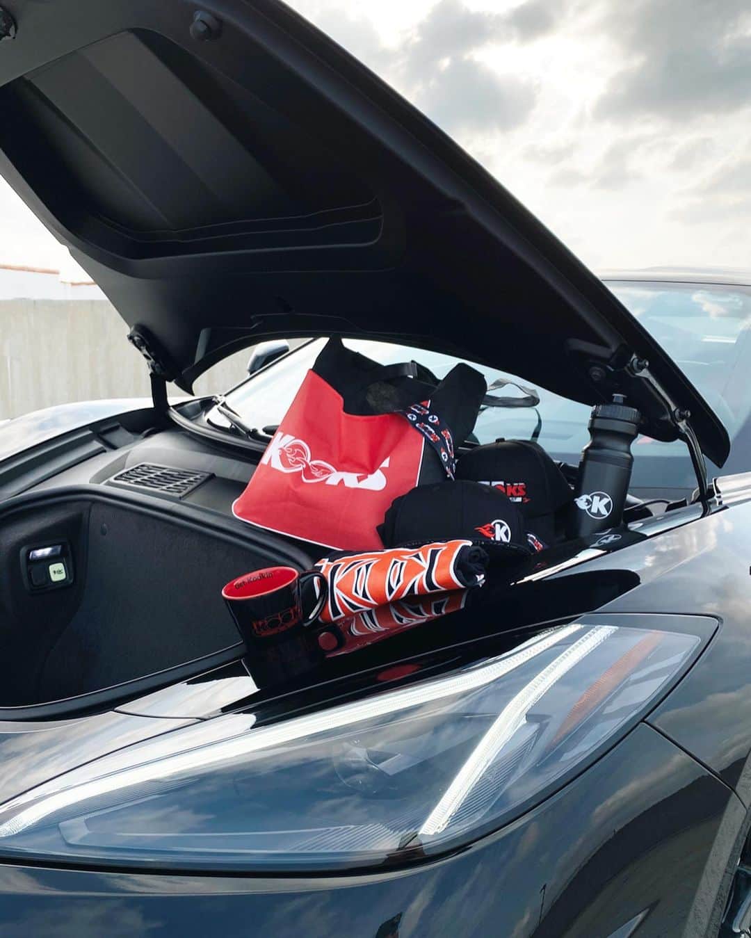 CARLiFESTYLEさんのインスタグラム写真 - (CARLiFESTYLEInstagram)「Giveaway Alert 🚨 In celebration of the new Kooks Headers for the 2020 Corvette, we’re giving out a @kooksheaders goodie swag pack. To win, all you have to do is the following: _ 1. Like this photo 2. Follow @kooksheaders and @carlifestyle 3. Tag 2 friends in the comments below. _ Winner will be selected at random this Saturday at 4PM and the winner will be notified via DM. Good Luck!」4月17日 1時00分 - carlifestyle
