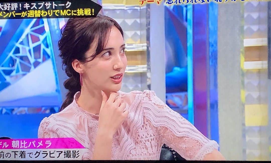 のインスタグラム：「🙏🏻 「キスマイ超BUSAIKU」出させて頂きました💁🏼‍♀️ キスマイさんのVTRどれもとてもた面白かったです✨ 点数はシビアにしちゃいました🥺🙏🏻 . ゆきぽよさんと大久保さんに会えて嬉しかったです😚 楽しくて、勉強にもなる収録でした✏️ . ありがとうございました🙏🏻 . . . . . 　#flashbackfriday  #キスブサ #フジテレビ #snidel#ヘアメイク」