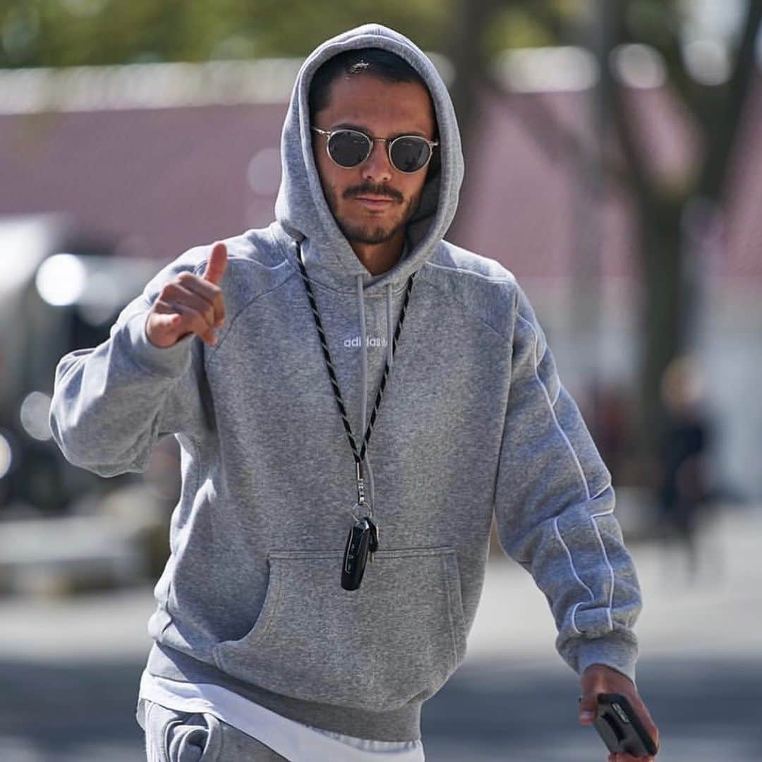 のインスタグラム：「🤙🏾😎☀️」