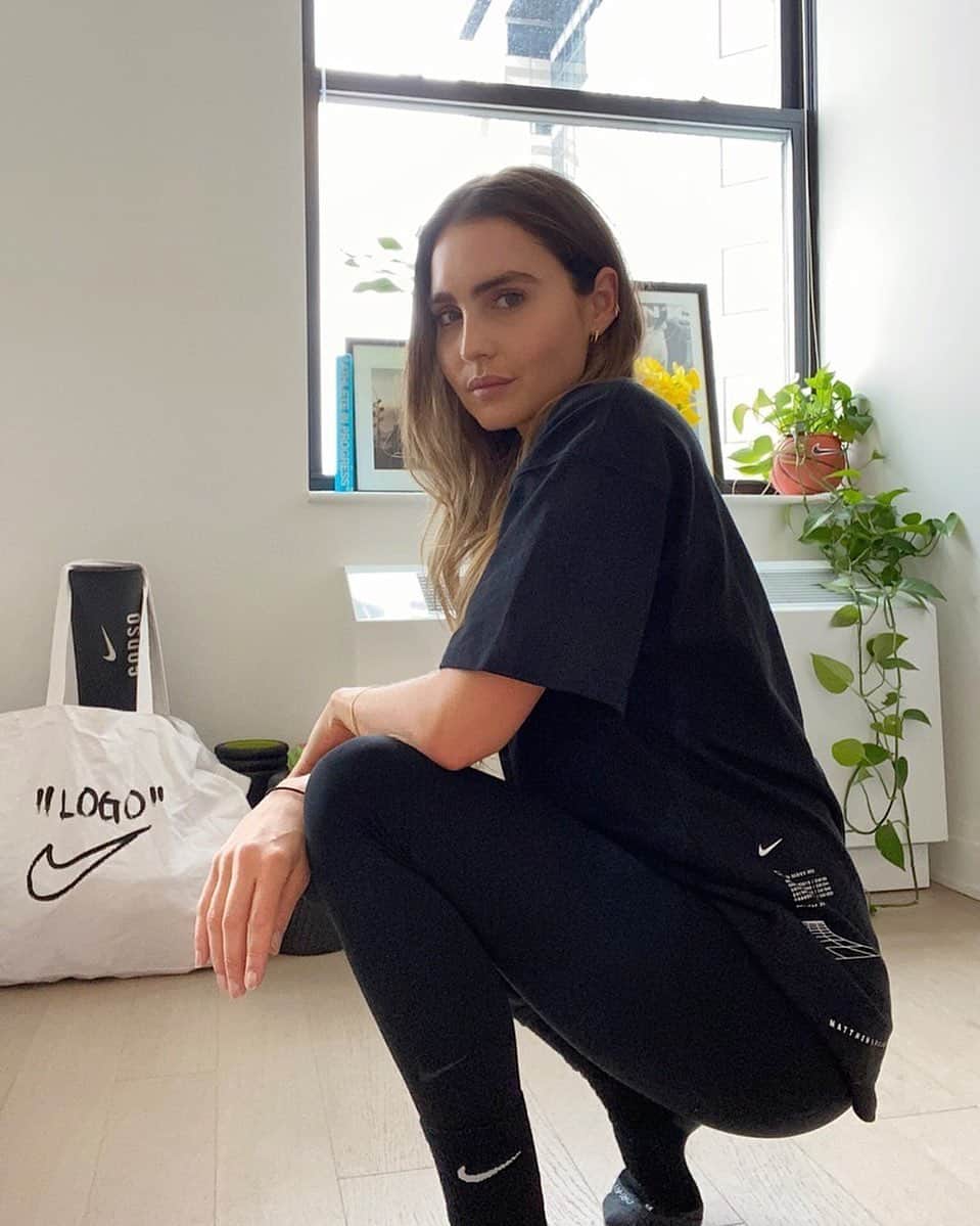 Nike Womenさんのインスタグラム写真 - (Nike WomenInstagram)「“I live for hyping people up,” says Kirsty Godso, Nike Master Trainer and self-described “energy dealer.” How much energy are we talking? Her favorite exercise is called a hot sauce burpee. Spiiiiiicy. 🔥⁣ ⁣ Along with being the queen of cardio, Kirsty’s also the founder of @pyrogirls, a collective promoting mind and body wellness and positive vibes for all. 🙏⁣ ⁣ Join this fireball for a LIVE workout this Saturday at 9AM PST on YouTube - link in bio.」4月17日 2時03分 - nikewomen
