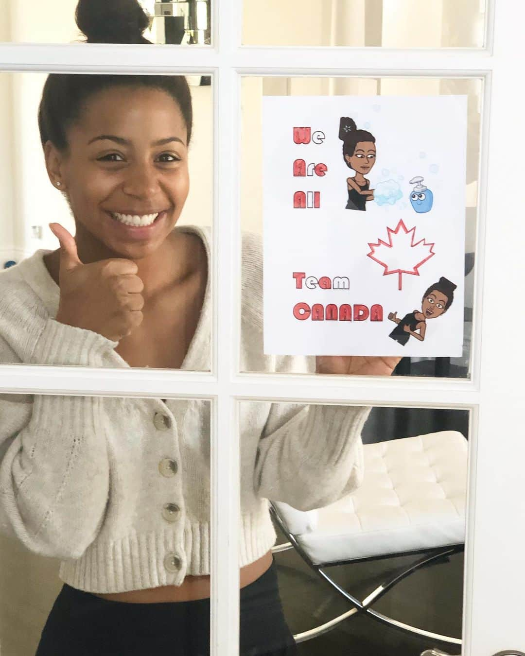 ジェニファー・アビルさんのインスタグラム写真 - (ジェニファー・アビルInstagram)「We are all #teamcanada . Let’s be safe and stay home. Together we will win. #stayhome  Nous sommes tous #équipecanada En restant à la maison, nous allons gagner ensemble. #restonscheznous  Hey @melissacitrini let us see your support by showing us your picture💪🏽」4月17日 2時05分 - jennabel91