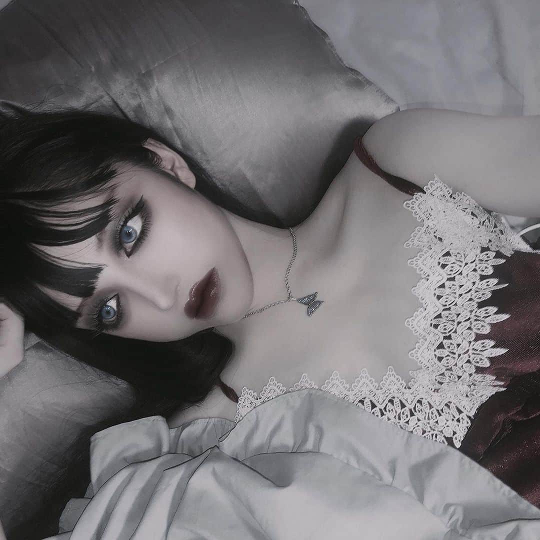 chiiiiiのインスタグラム：「🌙⛪️..」