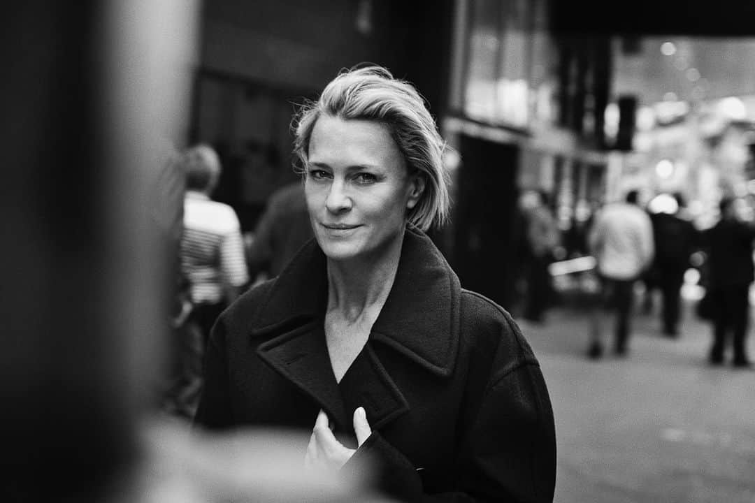 ピーター・リンドバーグさんのインスタグラム写真 - (ピーター・リンドバーグInstagram)「Robin Wright, New York, 2016 #LindberghStories #RobinWright #TheCal #Pirelli #ShadowsOnTheWall #LindberghBooks #TASCHEN」4月17日 2時30分 - therealpeterlindbergh