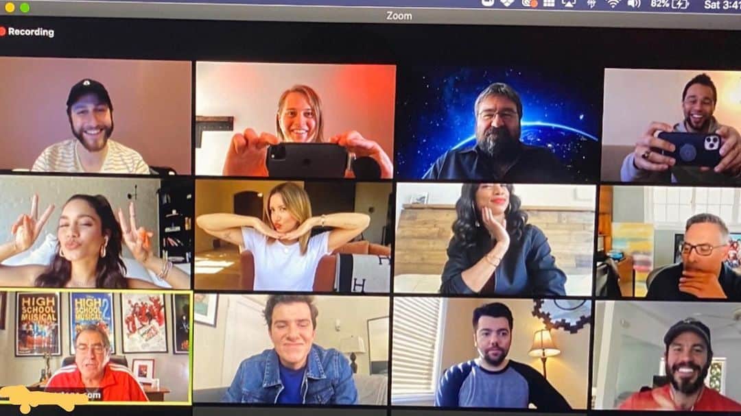 ヴァネッサ・ハジェンズさんのインスタグラム写真 - (ヴァネッサ・ハジェンズInstagram)「Tonight’s the night for the #disneyfamilysingalong 🥳 big thanks to everyone who made it possible❤️❤️」4月17日 2時40分 - vanessahudgens