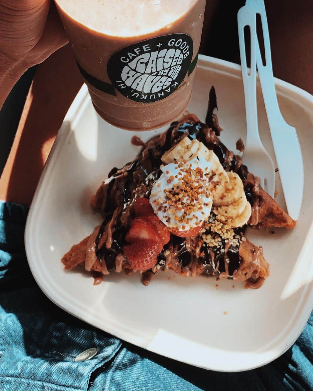 マリア・マーフィーのインスタグラム：「Everything to go 💛 Tuesday - Sunday 9:30am-3pm @raisedbythewaveshawaii  Stay healthy friends 🌈 #raisedbythewaves #mahaloforsupportinglocal #plasticfree」