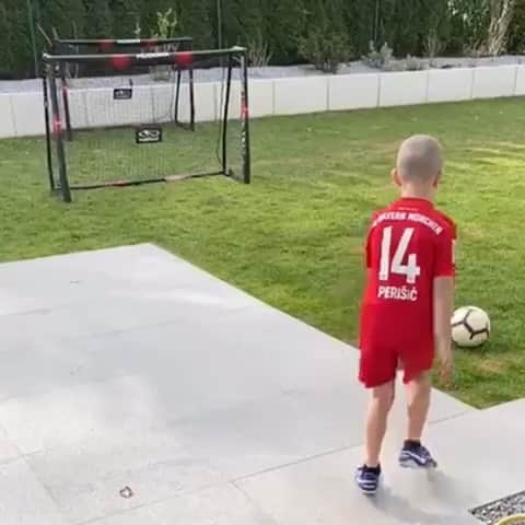 イヴァン・ペリシッチのインスタグラム：「🎯⚽️」
