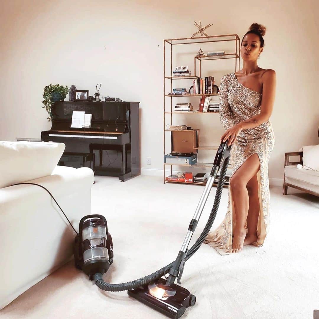 レオナ・ルイスのインスタグラム：「This house has never been so clean ✨」