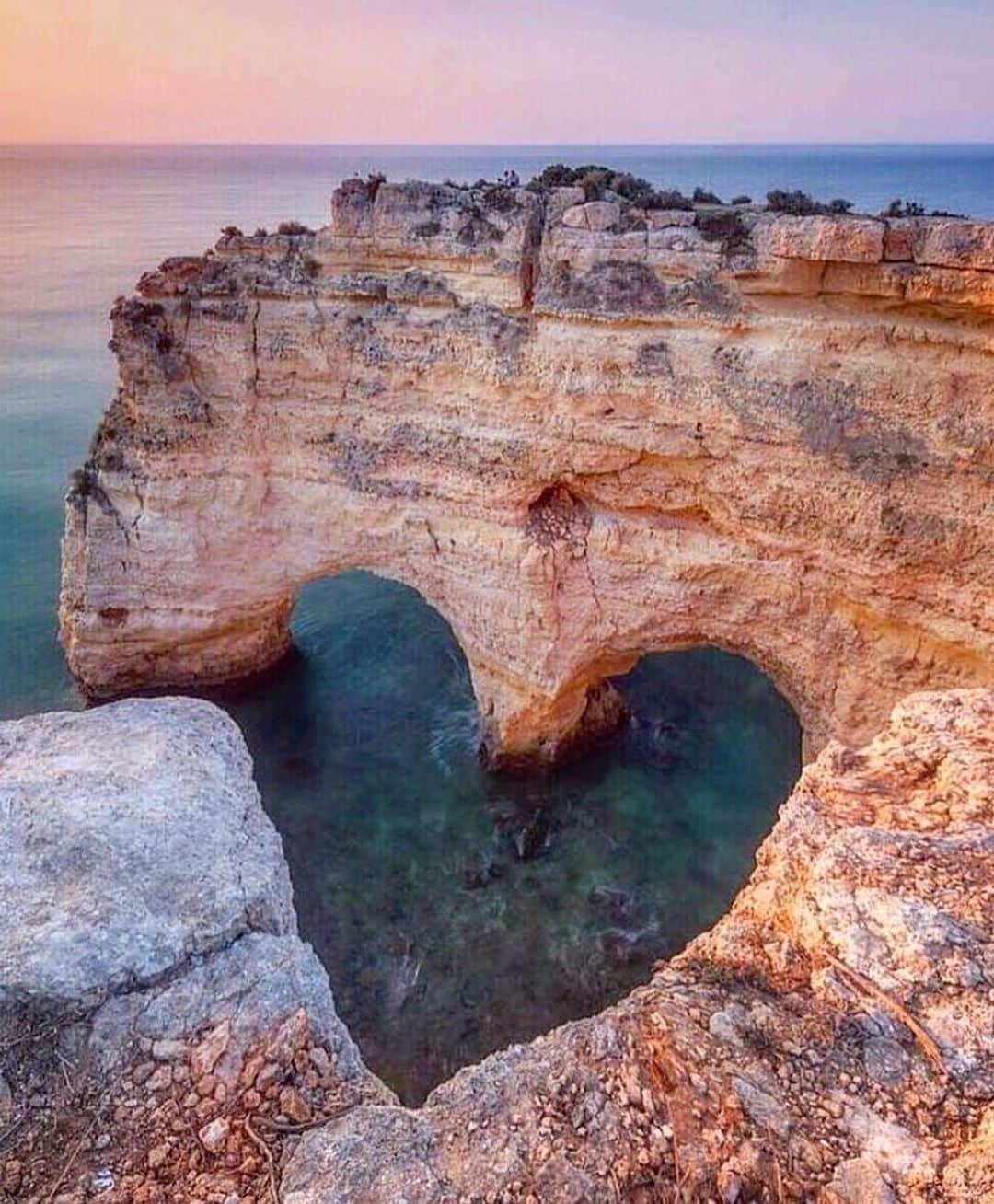 Earth Picsさんのインスタグラム写真 - (Earth PicsInstagram)「Tag someone you love ❤️ Algarve - Portugal 🇵🇹 Photo by @reubenfields #earthpix」4月17日 3時23分 - earthpix