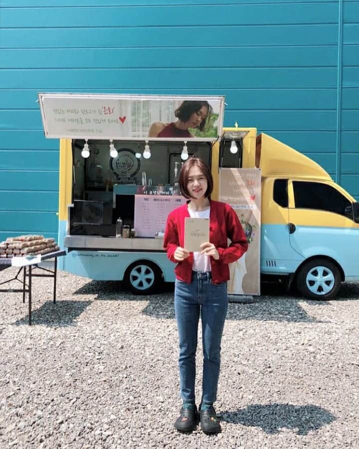 ハン・イェリのインスタグラム：「대표님!사장님!!감사합니다~~!!!>_<」