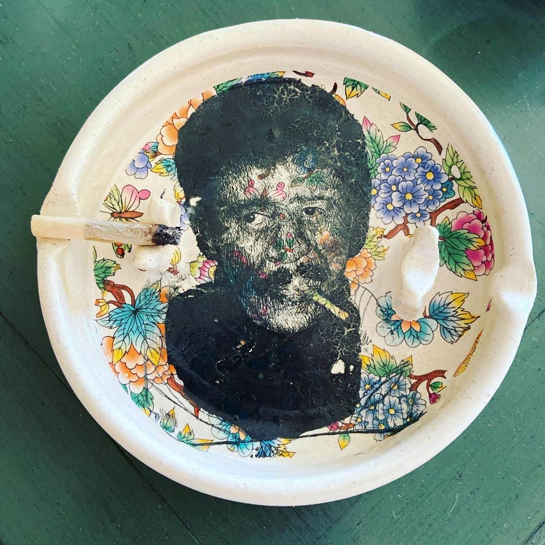 セス・ローゲンさんのインスタグラム写真 - (セス・ローゲンInstagram)「Thank you @robertolugowithoutwax! If you’re in to ceramicists who are much better than me, give him a follow!」4月17日 4時19分 - sethrogen