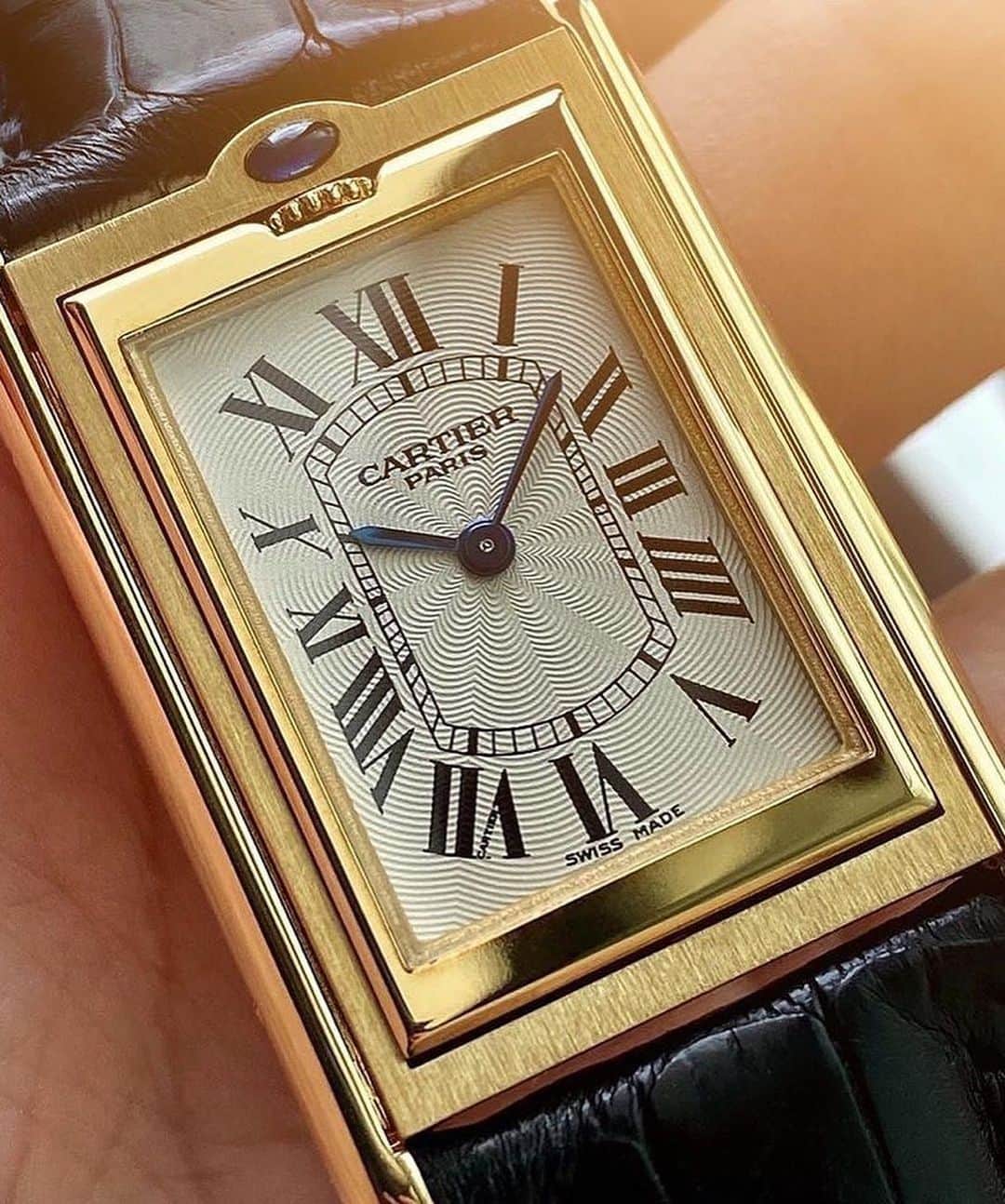 Daily Watchさんのインスタグラム写真 - (Daily WatchInstagram)「The Cartier Tank Basculante “Cabriolet”. This Cartier reference 2391 is from 1999 and was released to mark and welcome the new millenial. Made in 18K yellow gold and part of the Cartier Paris Collection Privée (CPCP). It is produced in a limited edition of 365 pieces.Estimated price: from $3,500 to $5,000. Photo by @watchrology」4月17日 4時35分 - dailywatch