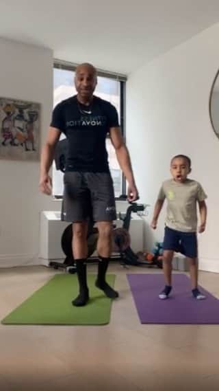 Vita Coco Coconut Waterのインスタグラム：「@jackiebwilson giving us a family-friendly workout」