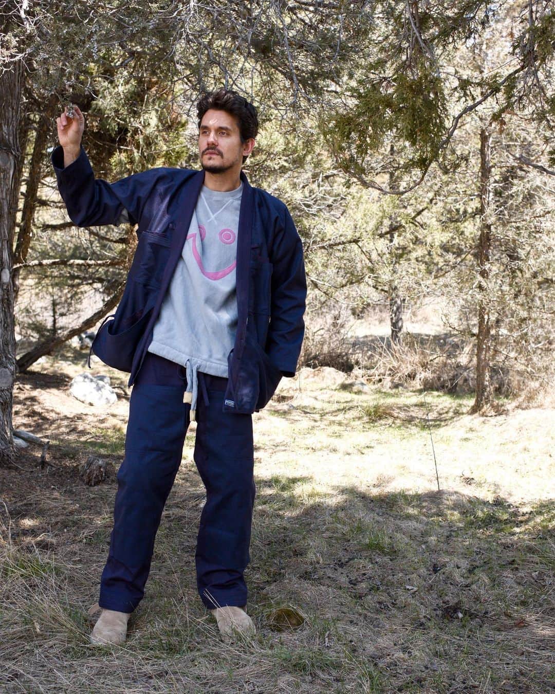 ジョン・メイヤーのインスタグラム：「Our good friends at @hotcactus_la have teamed up with @shoyoroll on a magnificent “Garden Gi.” A lovely take on the stay-at-home uniform. 🌵♥️」