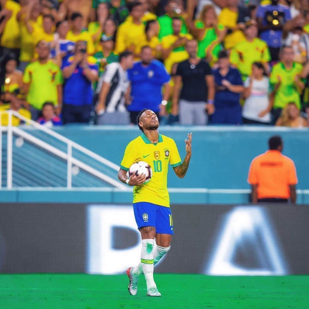 ネイマールさんのインスタグラム写真 - (ネイマールInstagram)「TBT de SAUDADE 😢⚽️🇧🇷」4月17日 5時46分 - neymarjr