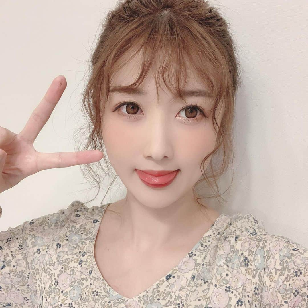 大槻ひびきさんのインスタグラム写真 - (大槻ひびきInstagram)「ゆるふわおだんご ヘアアレンジ⭐️ おーちでCASしました😊 見てくれた皆さんありがとう🎀 #japan #hair #hairarrange  #hairstyle  #hairmake  #cas #生放送 #ヘアアレンジ」4月17日 5時56分 - yanhibi0221