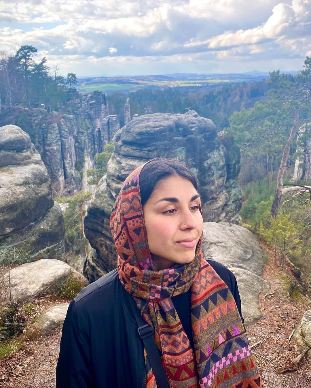 クルーウェラさんのインスタグラム写真 - (クルーウェラInstagram)「tbt camera dump from when I was on a hike with stunning views in Czech Republic w some of my favorite ppl 😭」4月17日 6時00分 - krewella