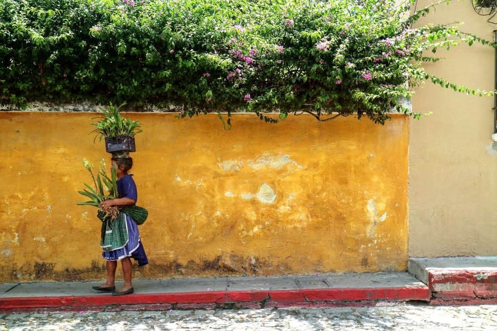 ステファノ・カルーゾのインスタグラム：「Antigua, #Guatemala 🇬🇹 La ciudad donde el tiempo se detuvo. Can’t wait to be travelling again and reconnect with each other! ❤️ #guatemala #travel #photography #antiguaguatemala #antigua #nature #visitguatemala #photooftheday #instagood #love #explorandoguatemala #centralamerica #guatelinda #wanderlust #travelgram #ciaobelli」