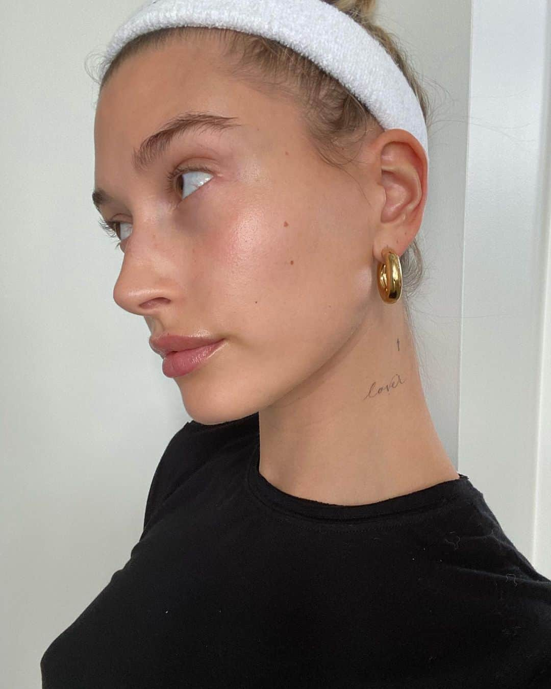 ハイレイ・ロード・ボールドウィンさんのインスタグラム写真 - (ハイレイ・ロード・ボールドウィンInstagram)「been diving so deep into skincare and all the different ways I can boost my skin during this quarantine. From how it’s being affected from the inside out (what I eat and drink) and from what I use to protect and nourish it on the outside. trying to keep that glow from the inside out 🌻🌻🌞」4月17日 6時57分 - haileybieber