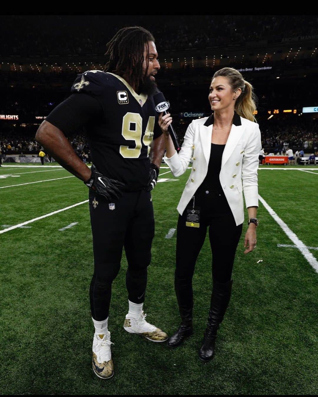 エリン・アンドリューズさんのインスタグラム写真 - (エリン・アンドリューズInstagram)「Friday!! We’re back with Special Guests @Saints @CamJordan94 & @49ers GM #JohnLynch 🏈 Send in your questions using #QuarantineQnA @charissajthompson @nflonfox @fs1 #PeterSchrager #Saints #WhoDat #49ers #49ersfaithful」4月17日 7時00分 - erinandrews