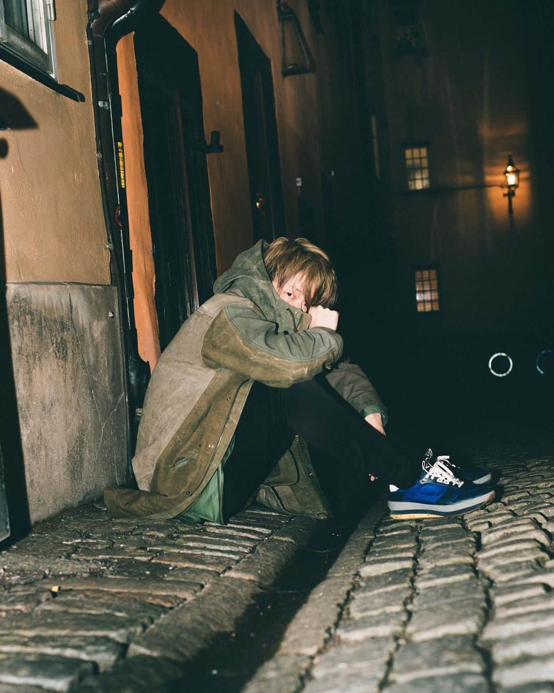 辻村有記のインスタグラム：「Throwback to Stockholm life🇸🇪 Good stay at home😊🏡 #jpop #sweden #stockholm #スウェーデン  #ストックホルム  #gamrastan  #amazing  #night #street  photo by @yuki_0422ame」