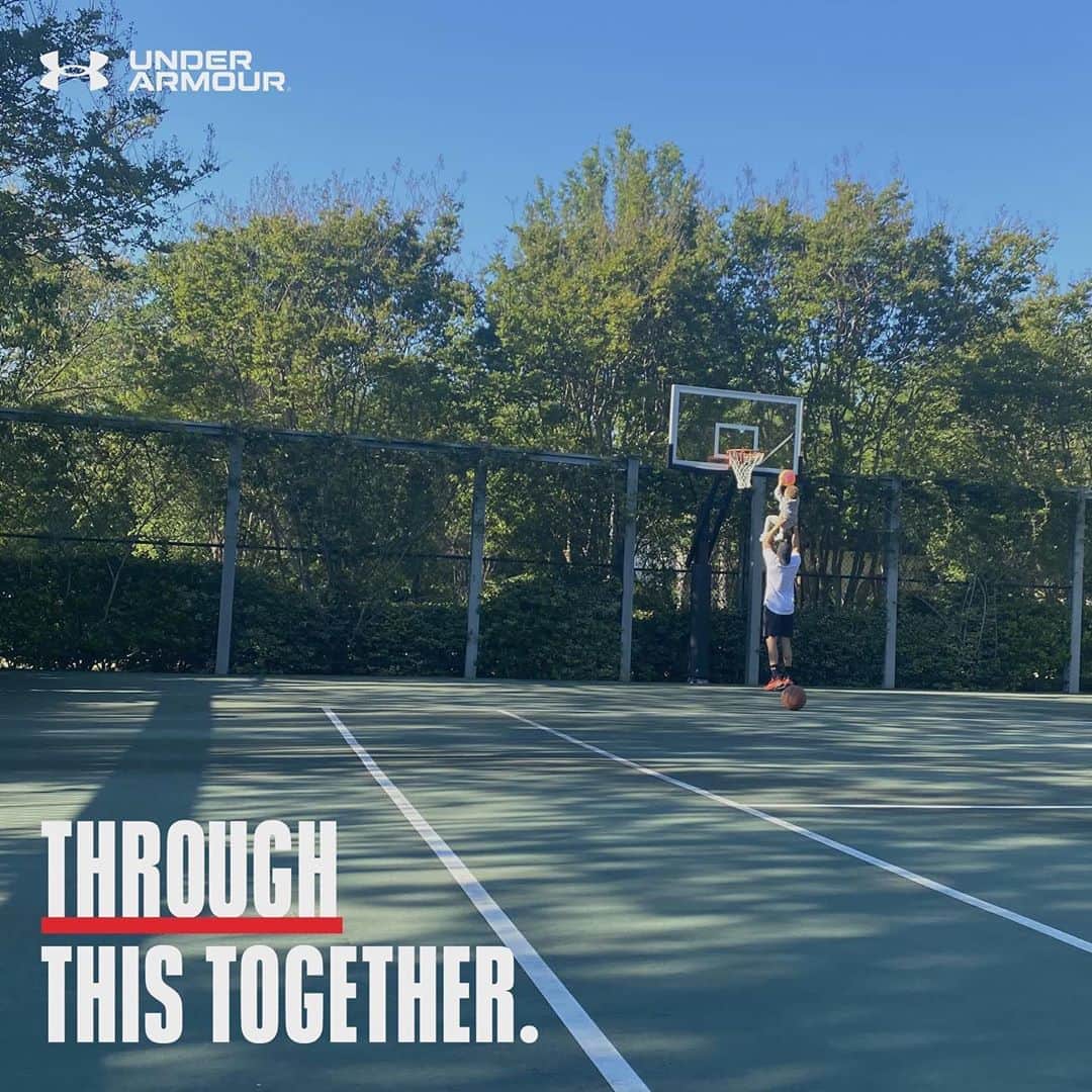 セス・カリーのインスタグラム：「We staying ready over here. #ThroughThisTogether」
